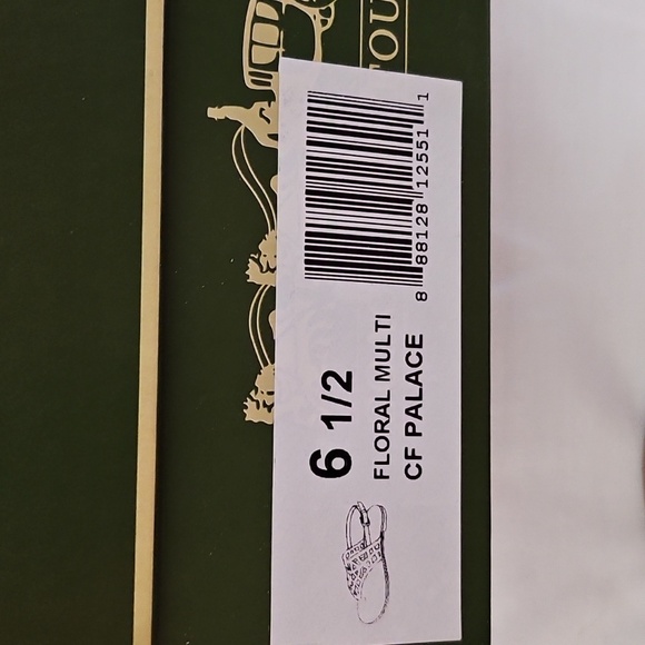 Coach and Four Women's Sandals EUC - Picture 2 of 7